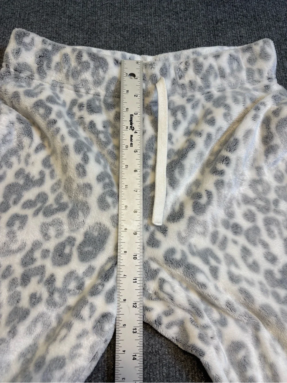 UGG Gray Animal Print Plush Fleece Jogger Sweatpants Women's Small EUC So Soft!